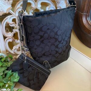 Vintage Coach Black Signature Canvas Shoulder Bag with Wristlet EUC